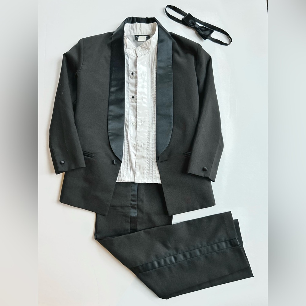 Kids Dapper tuxedo suit!